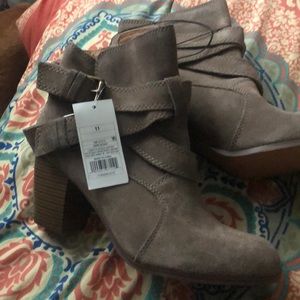 Mossimo taupe suede boots NWT